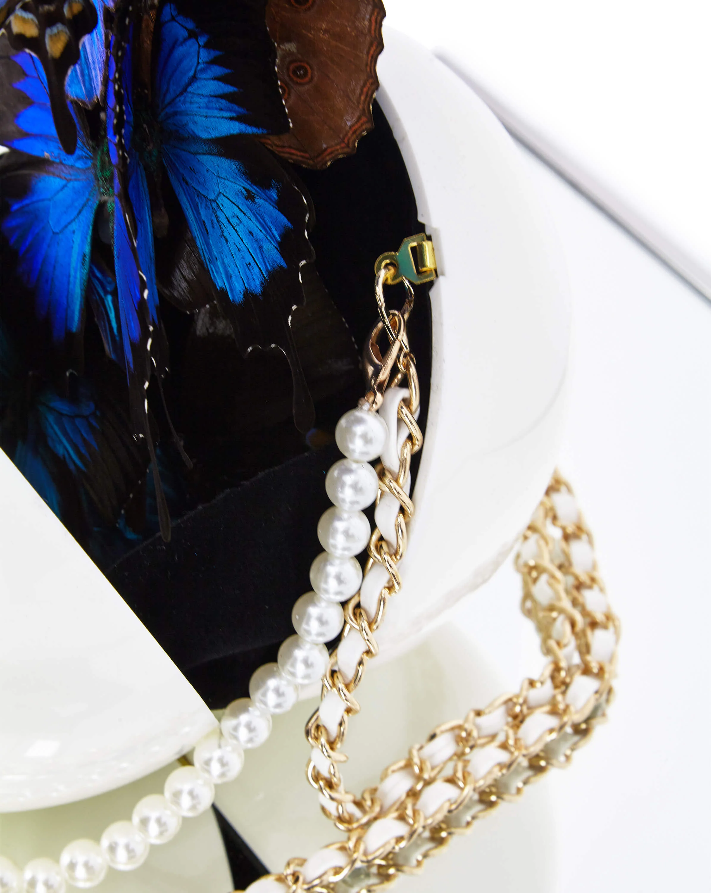 Chanel White Pearl - Image 3